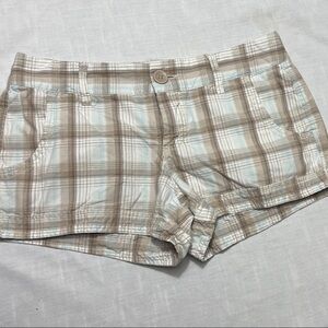 Maurices Plaid Beige and White Shorts size 5/6